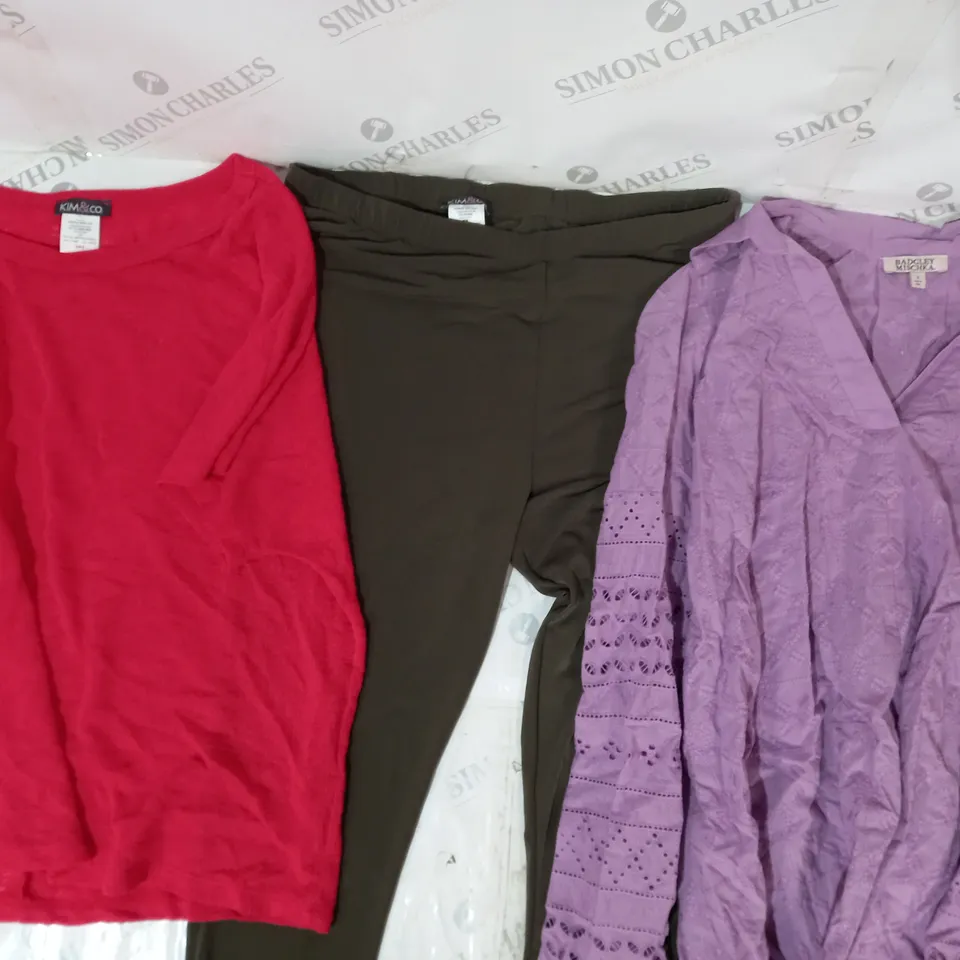 BOX OF APPROXIMATELY 10 ASSORTED CLOTHING ITEMS IN VARIOUS STYLES AND SIZES TO INCLUDE BADGLEY MISCHKA, KIM & CO, ETC