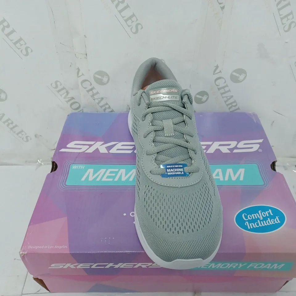 BOXED PAIR OF SKECHERS TRAINERS IN GREY SIZE 6.5 