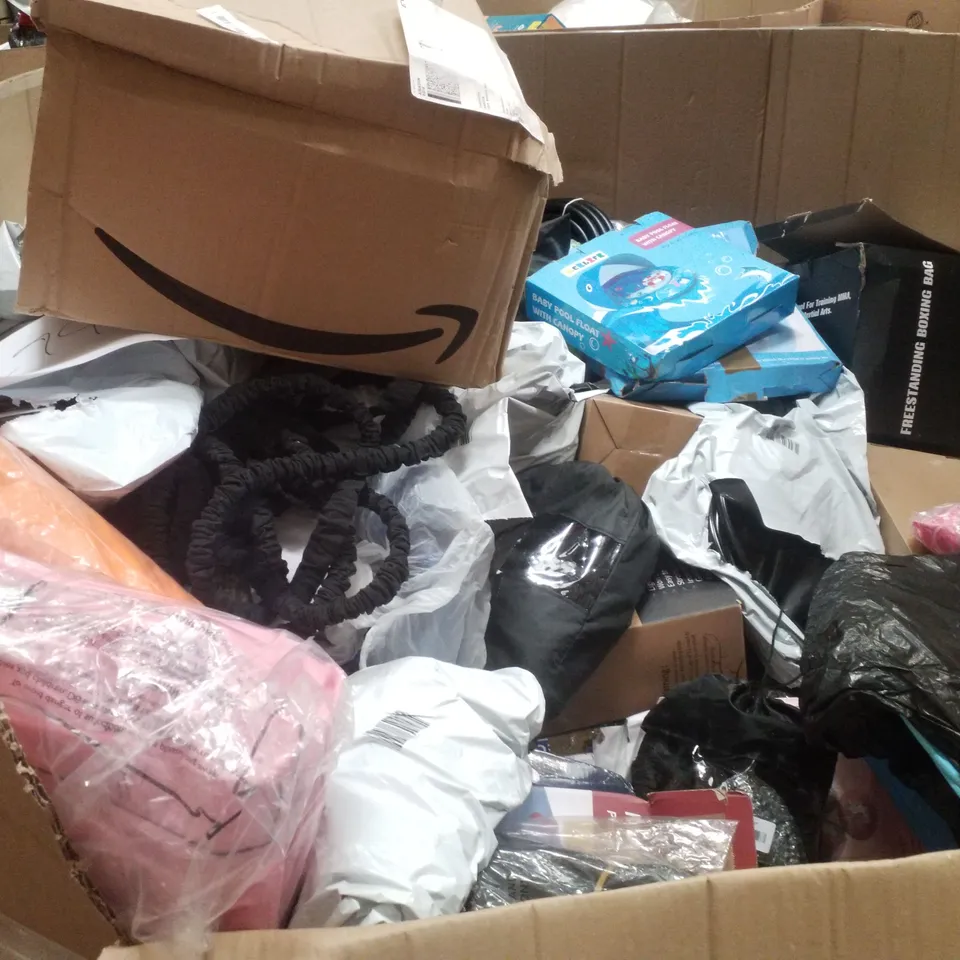 PALLET CONTAINING ASSORTED GARDEN HOSES AND INFLATABLES