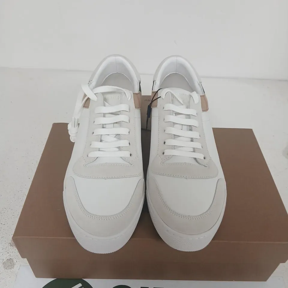 BURBERRY LOW TOP SNEAKER – WHITE WITH CHECK PANEL, UK 10 (EUR 44)