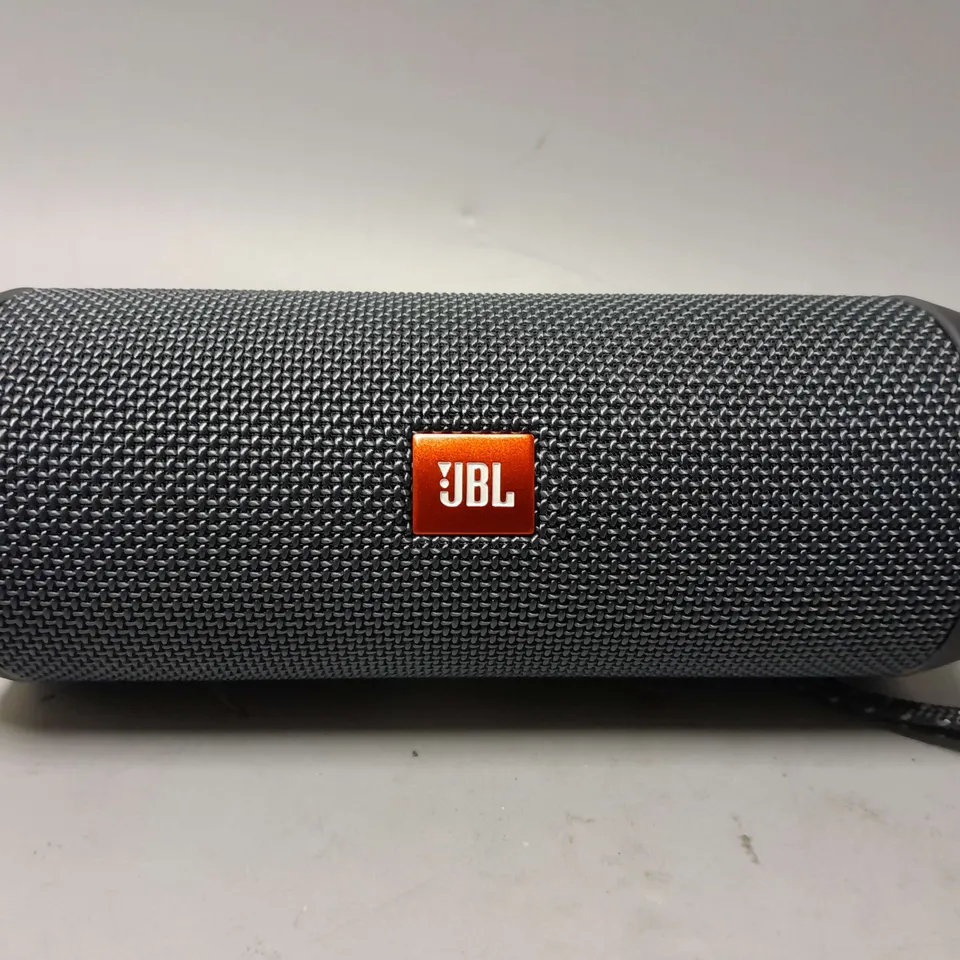BOXED JBL HARMAN FLIP ESSENTIAL2 BLUETOOTH SPEAKER