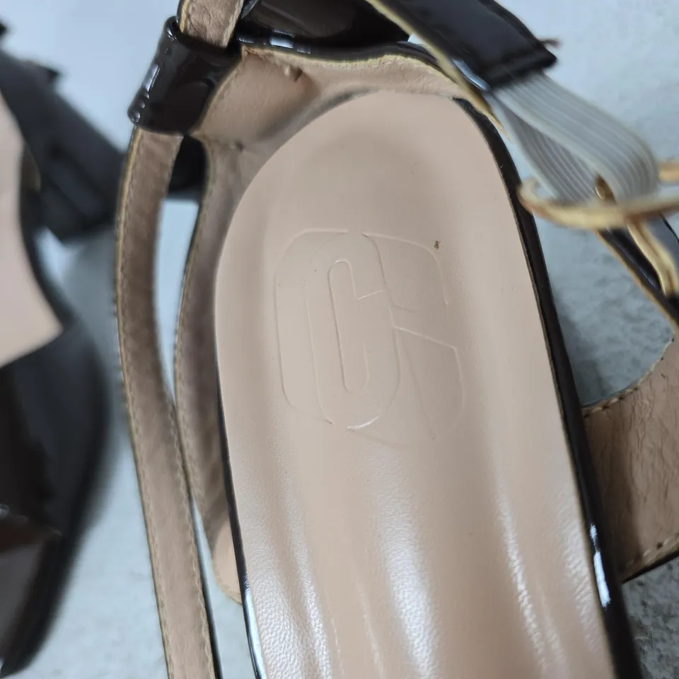 BROWN PATENT LEATHER STRAPPY SANDALS WITH BLOCK HEEL (WOMEN) – SIZE 43