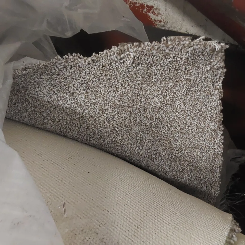 ROLL OF QUALITY CLASSIC CHARM HEATHERS CARPET - APPROXIMATELY 6.1 x 4m