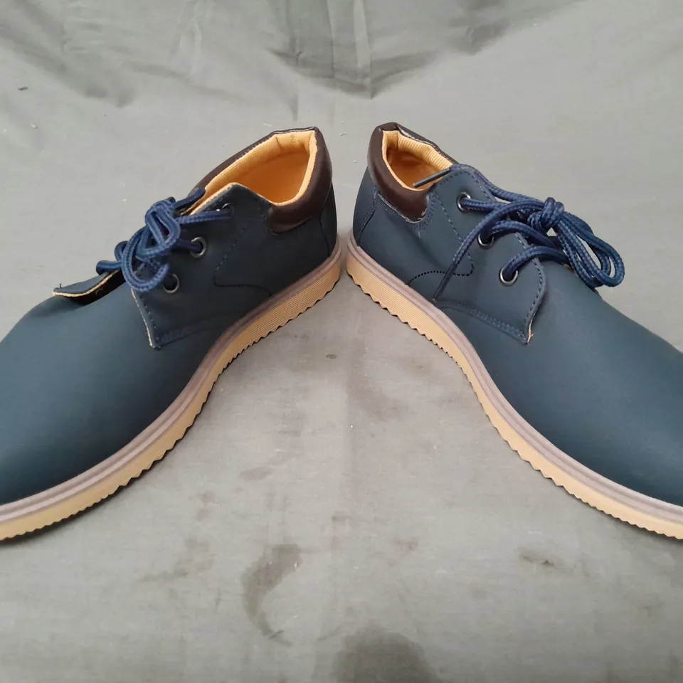 BOXED PAIR OF DESIGNER LACE UP SHOES IN NAVY EU SIZE 42