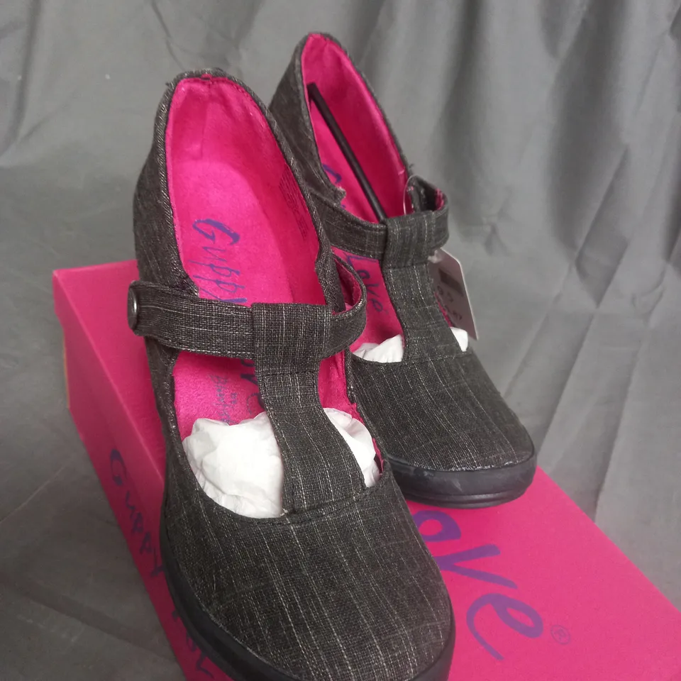 BOX OF APPROXIMATELY 10 BLACK  GUPPY LOVE BY BLOWFISH SHOES IN VARIOUS SIZES 