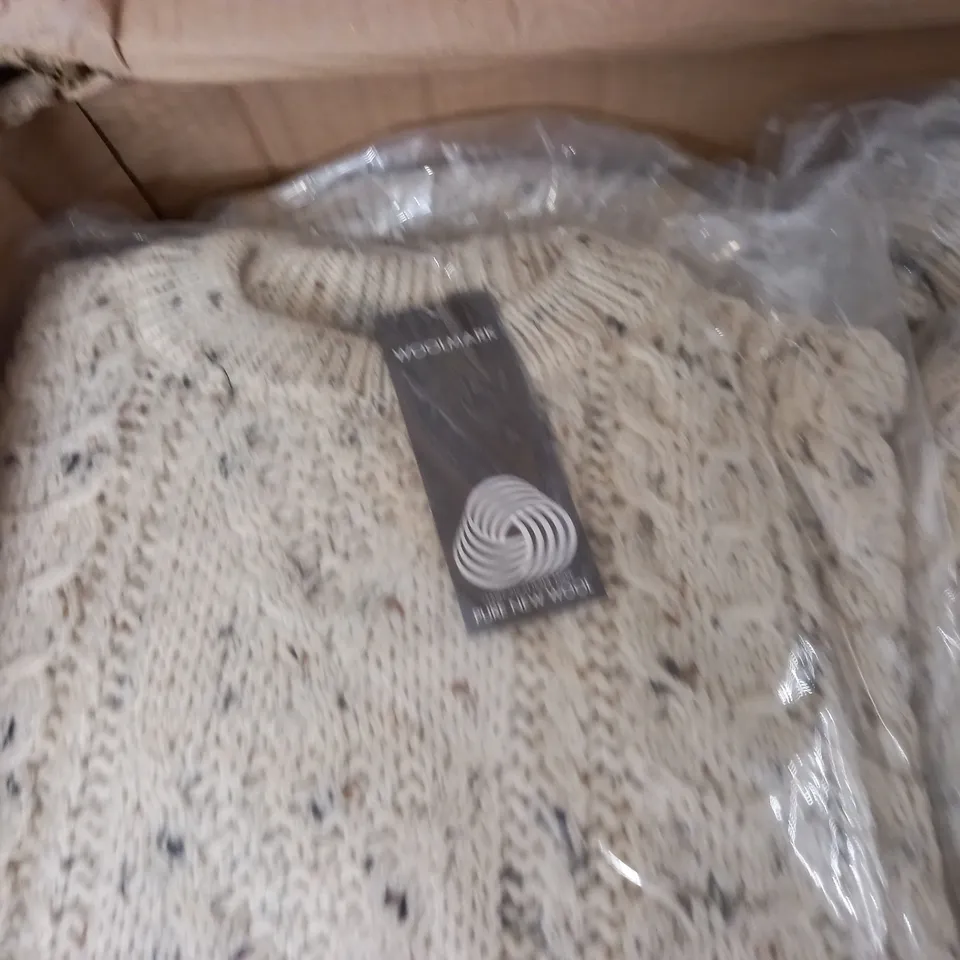 LOT OF APPROXIMATELY 10 PURE NEW WOOL JUMPER - ALL M