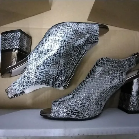 3 SHOE BOXES OF VIONIC SHOES INCLUDING 2 × FELICITY LIV METALLIC ANKLE BOOTS BLACK SIZE 4, MODO IN PELLE LOELLA HEELS PEWTER SNAKESKIN SIZE 4