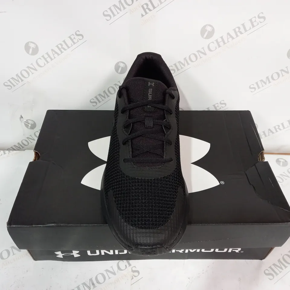 BOXED UNDER ARMOUR SURGE 3 TRAINERS - BLACK SIZE 12