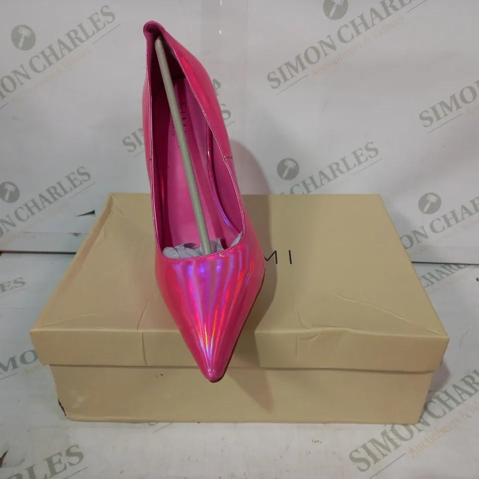 BOXED PAIR OF SIMMI LONDON AGATHIA POINTED TOE HIGH HEELS IN HOLOGRAPHIC PINK SIZE 7