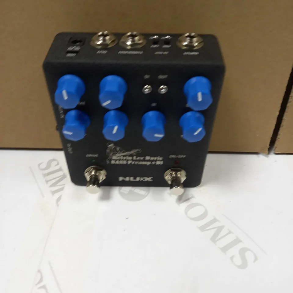 NUX | BASS GUITAR PREAMP & DI PEDAL 