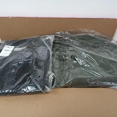 APPROXIMATELY 8 ASSORTED CLOTHING ITEMS IN VARIOUS SIZES, COLOURS & STYLES TO INCLUDE SHORT SLEEVE SHIRTS , PUFFER JACKETS , ETC 