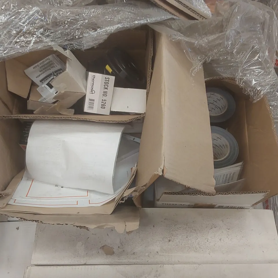 PALLET CONTAINING A VERY LARGE QUANTITY OF ASSORTED ROYDEN UNDERFLOOR HEATING ITEMS