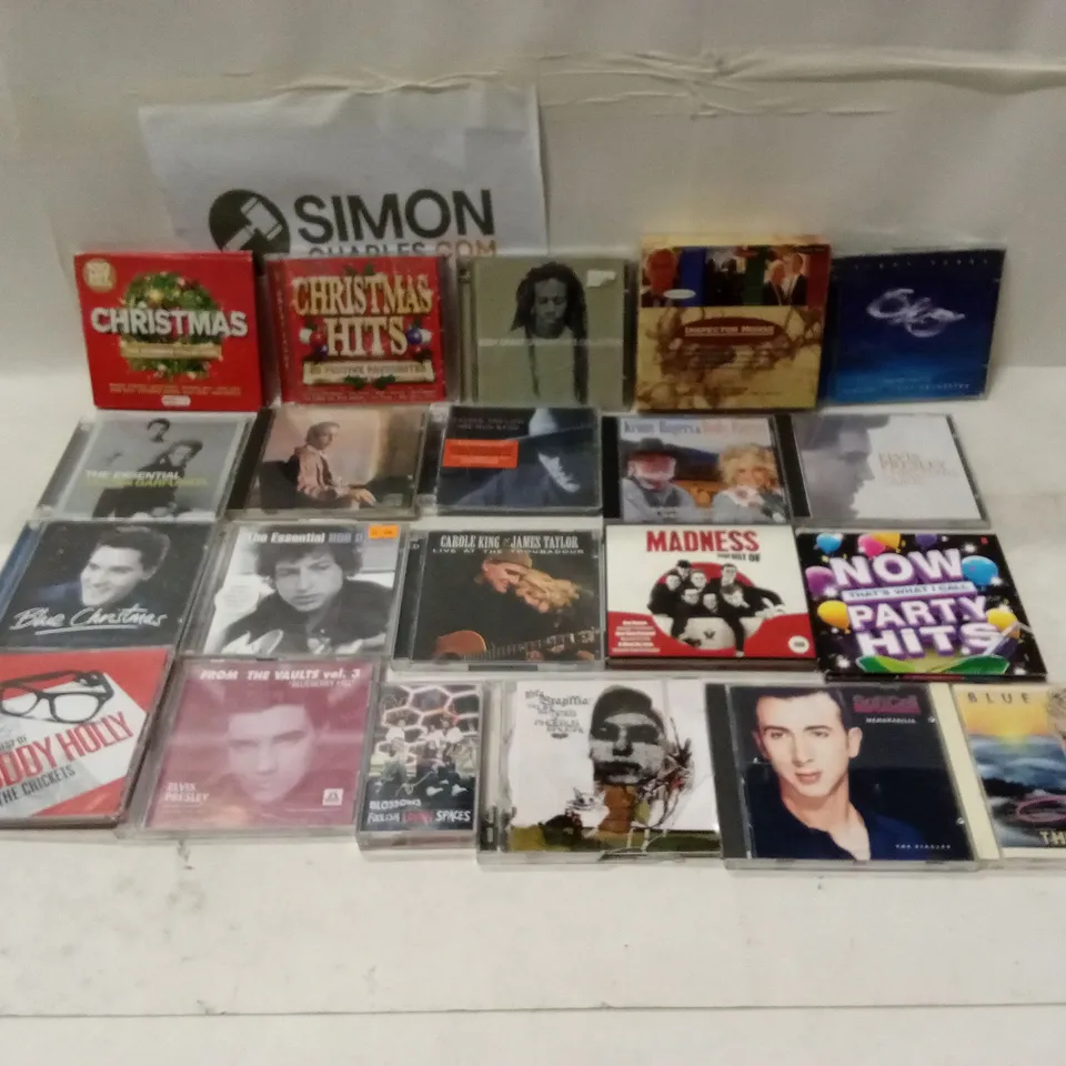 TOTE TO CONTAIN A LARGE QUANTITY OF MUSIC CDs