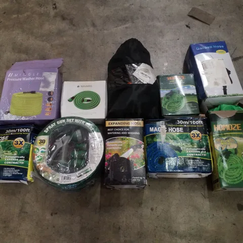 PALLET CONTAINING ASSORTED GARDEN HOSES