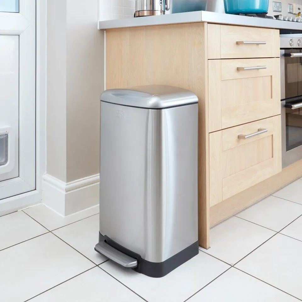 STAINLESS STEEL 30L STEP ON RUBBISH BIN 