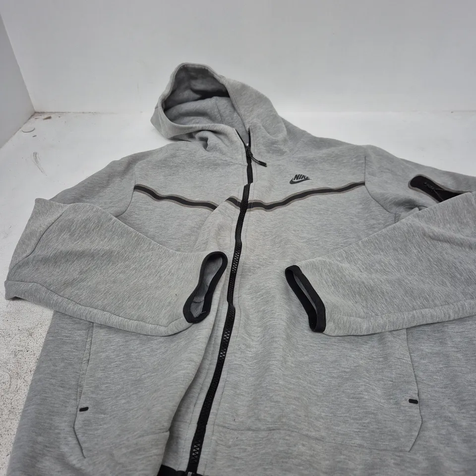 NIKE GREY ZIP HOODIE – SIZE L