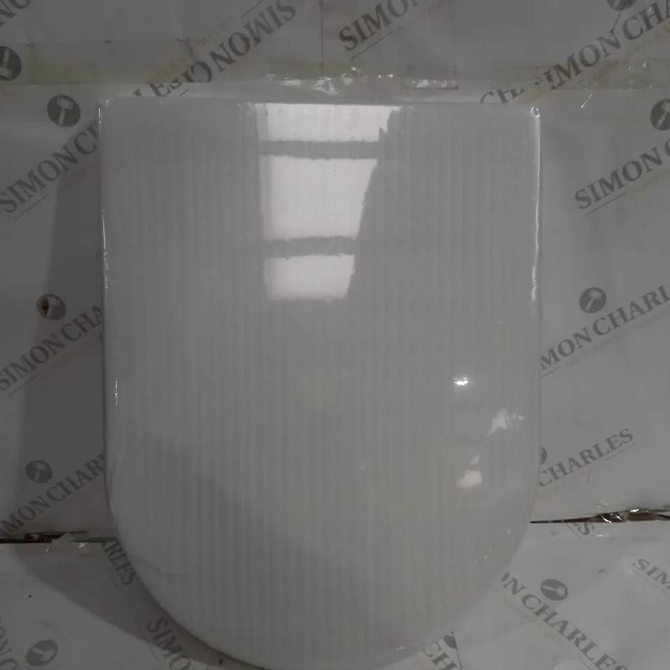 GRIFEMA TOILET SEAT IN WHITE