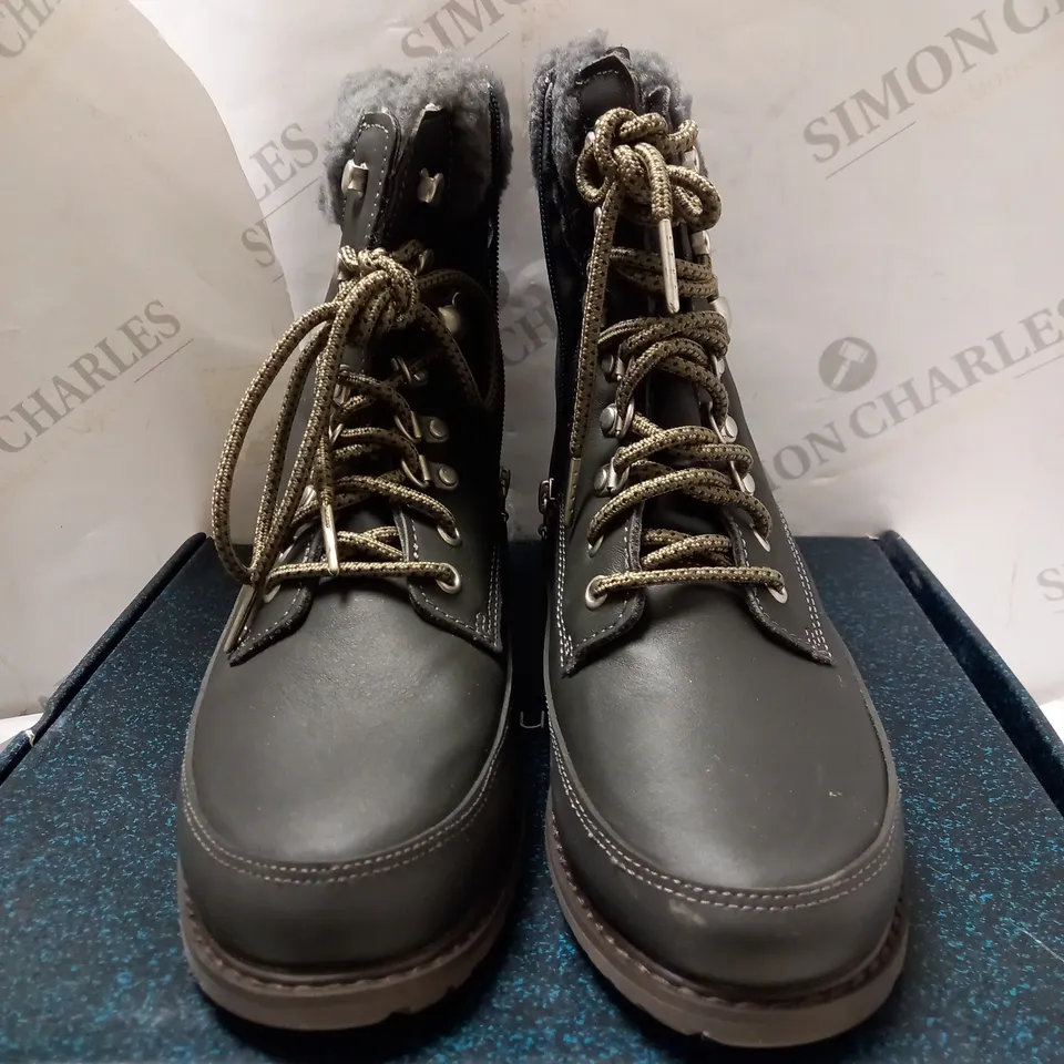 EMU AUSTRAILIA DARK GREY OKAB WATERPROOF BOOTS - SIZE 6