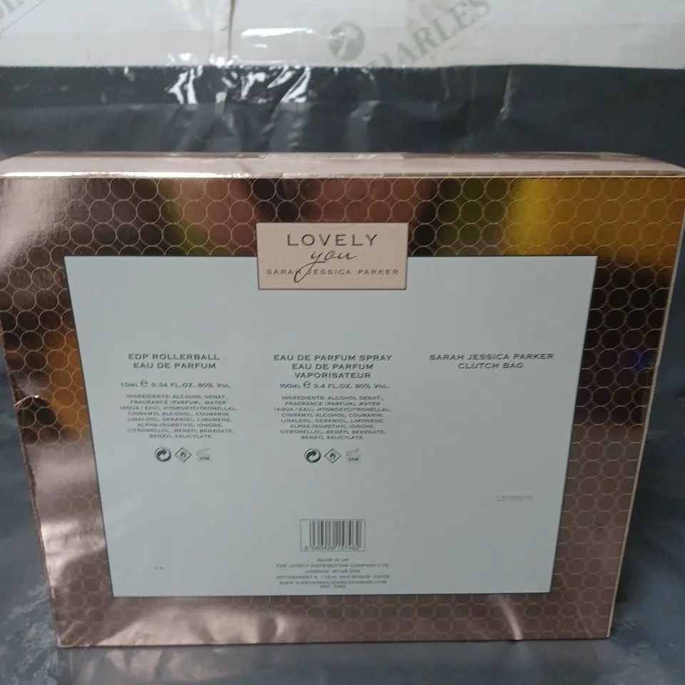 LOVELY YOU BY SARAH JESSICA PARKER GIFT SET TO INCLUDE PURSE, EAU DE PARFUM ROLLERBALL 10ML AND EAU DE PARFUM SPRAY 100ML 