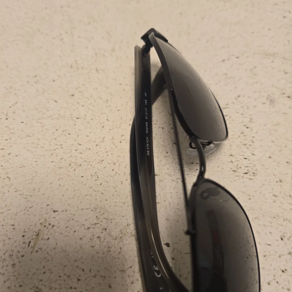 RAY-BAN SUNGLASSES – BLACK FRAME, AVIATOR STYLE
