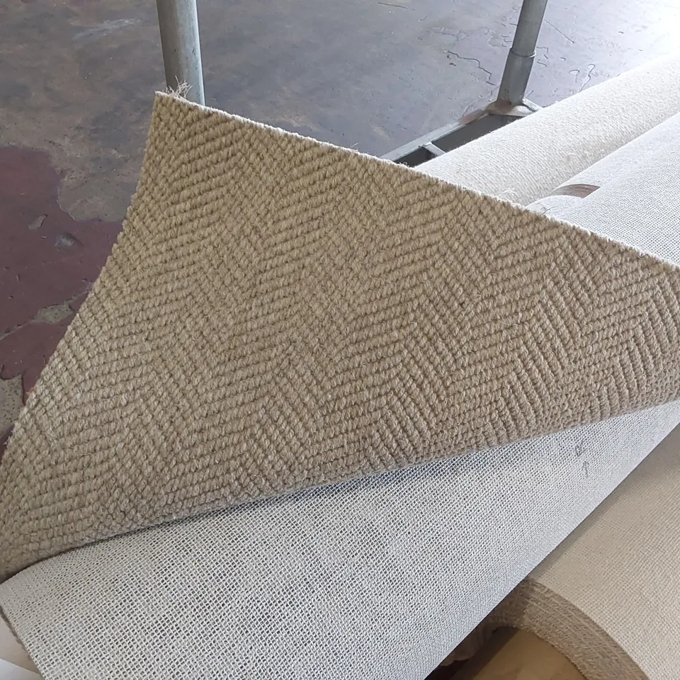 ROLL OF QUALITY LAKELAND WEAVE ULLSWATER CARPET - APPROXIMATELY 4 x 7.4M