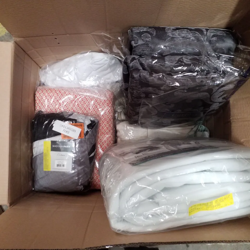 BOX CONTAINING ASSORTED FABRICS INCLUDING RUG UNDERLAY, CURTAINS & CUSHION CASES