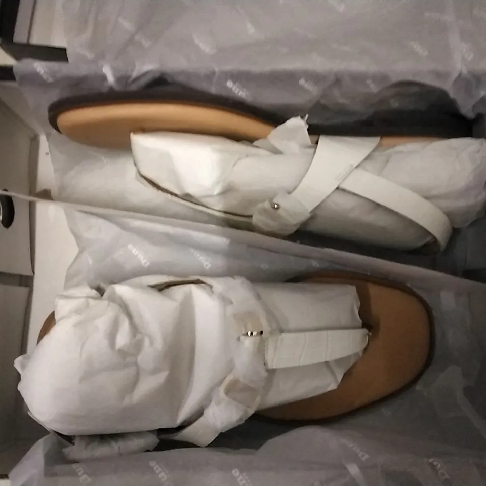3 DUNE SHOE BOXES CONTAINING WHITE-CROC PRINT LEATHER SNAFFLE TRIM TOE POST SIZE 5