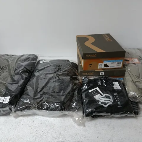 APPROXIMATELY 10 ASSORTED BRAND NEW REGATTA/DARE2B CLOTHING ITEMS IN VARIOUS SIZES, STYLES & COLOURS TO INCLUDE MARSHGRAVE, HOLCOMBE IEP, AEP VIRTUOUS TIGHT, ETC