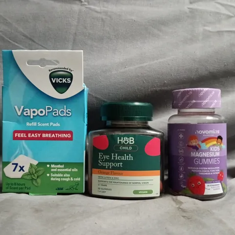 APPROXIMATELY 25 ASSORTED FOOD SUPPLEMENT AND HEALTH ITEMS TO INCLUDE NOVOMINS, VICKS, ETC - COLLECTION ONLY