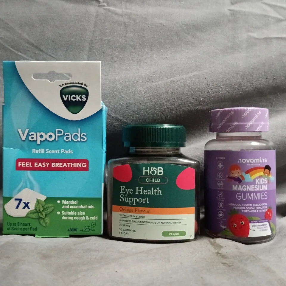 APPROXIMATELY 25 ASSORTED FOOD SUPPLEMENT AND HEALTH ITEMS TO INCLUDE NOVOMINS, VICKS, ETC - COLLECTION ONLY