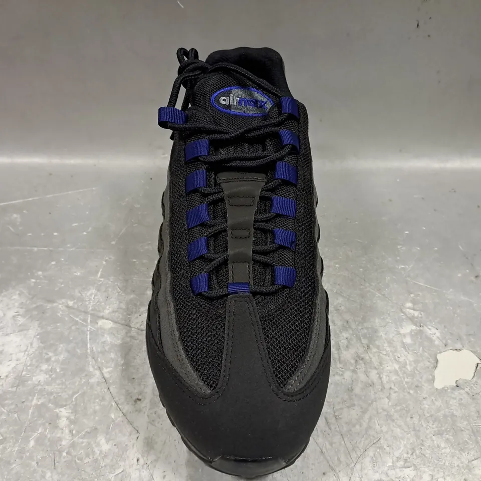 BOXED PAIR OF NIKE AIR MAX 95 SHOES IN BLACK/DEEP BLUE UK SIZE 7