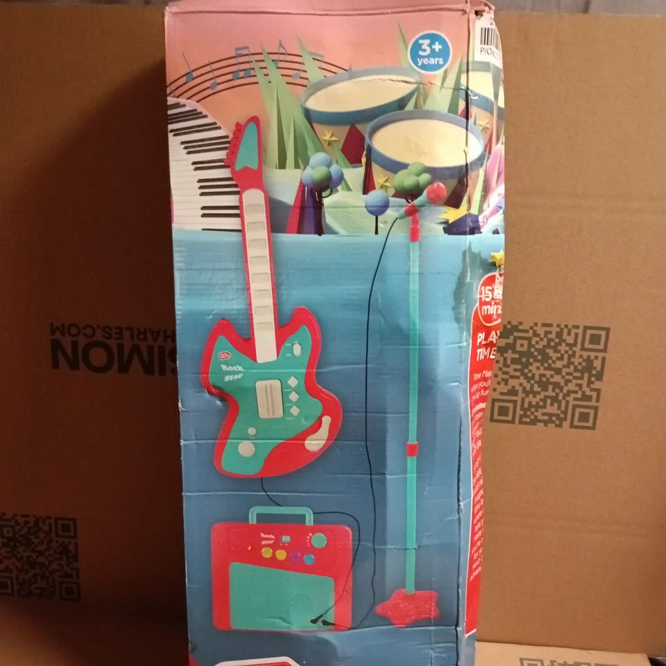 CHAD VALLEY LIGHTS & SOUNDS GUITAR, MIC & AMP