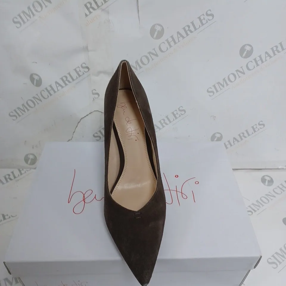 BOXED PAIR OF BDL BROWN STICK HEELS SIZE 7