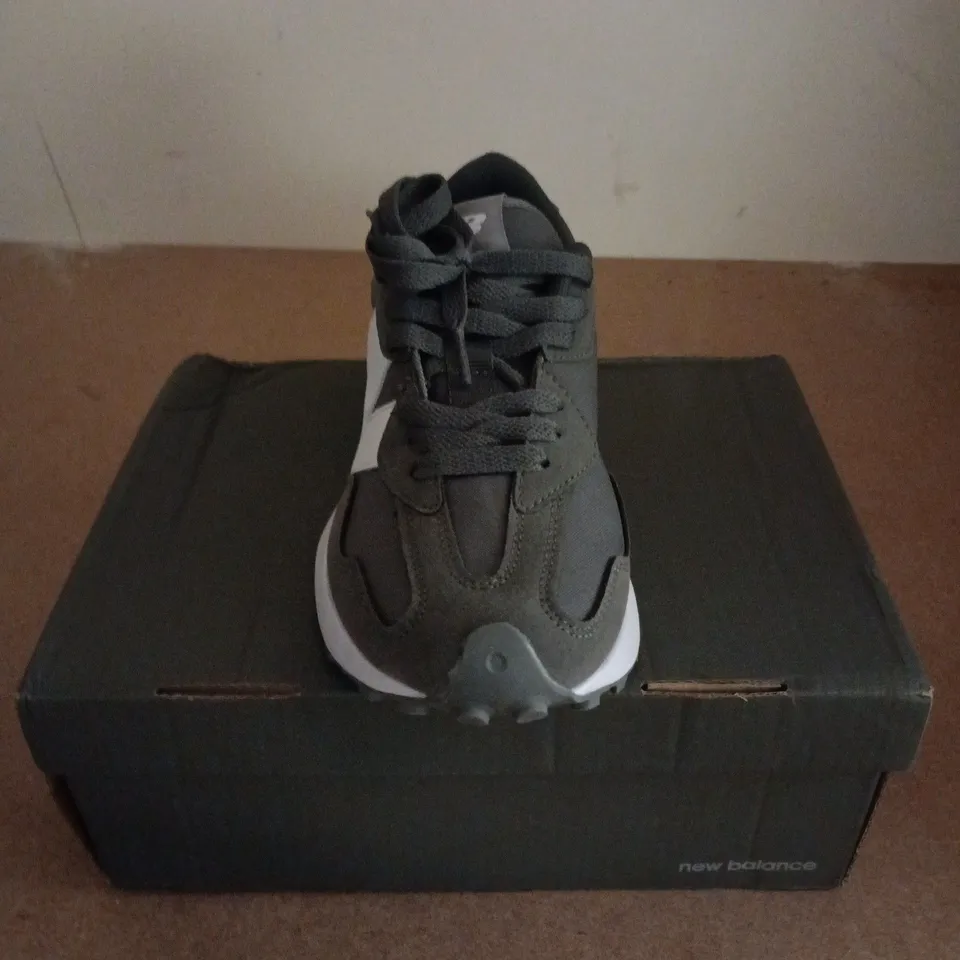 BOXED PAIR OF NEW BALANCE TRAINERS IN GREY - UK 6