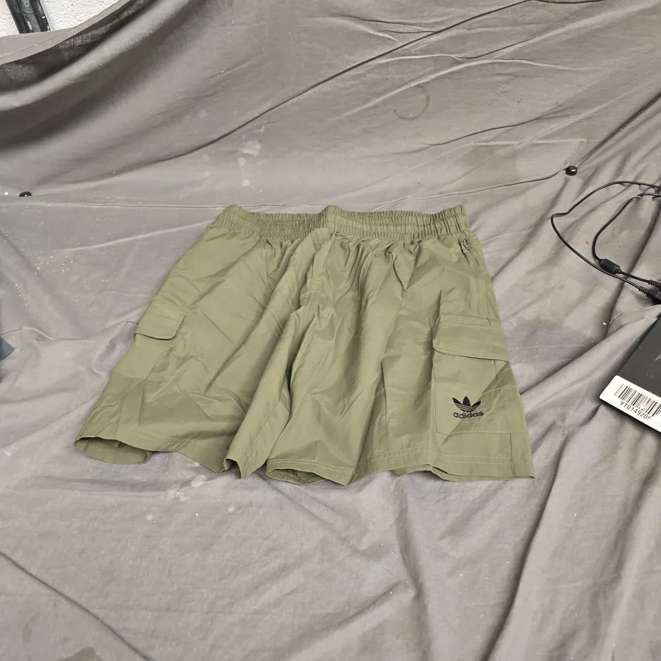 ADIDAS OLIVE GREEN CARGO SHORTS – MEN’S, SIZE L