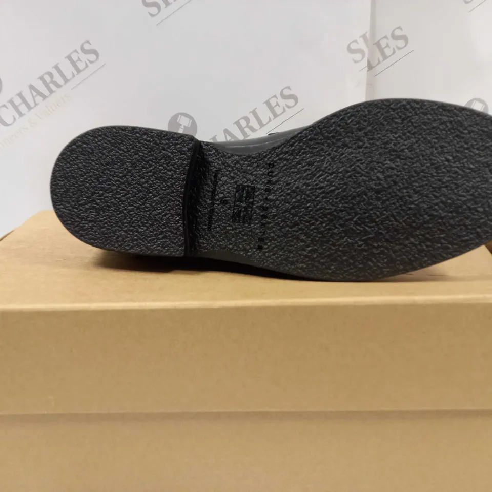 BOXED PAIR OF DUKE AND DEXTER LOAFERS IN BLACK/BLUE UK SIZE 9