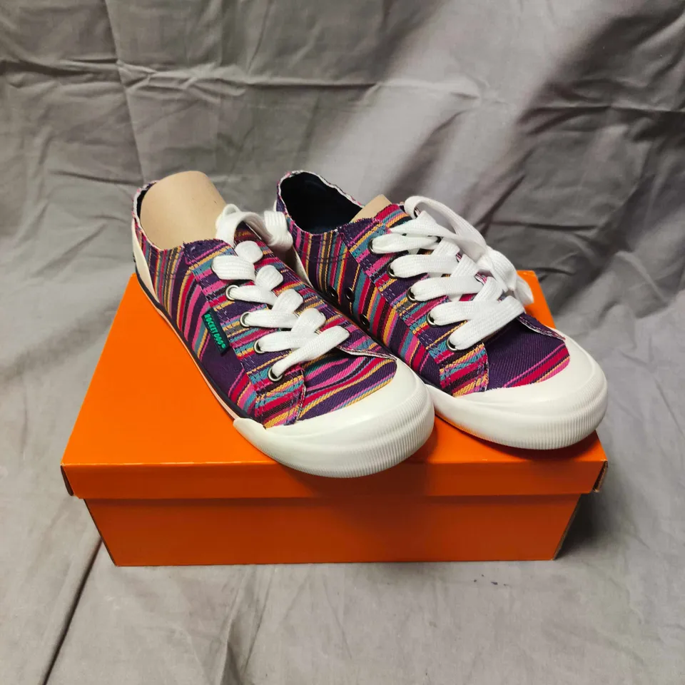 ROCKET DOG JAZZIN ALOE COTTON SHOES - 5