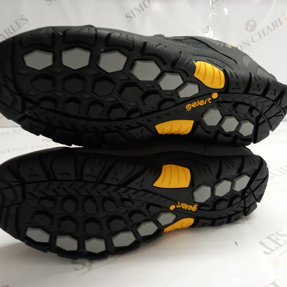 GELERT WATERPROOF ROCKY SHOES IN CHARCOAL - UK 8