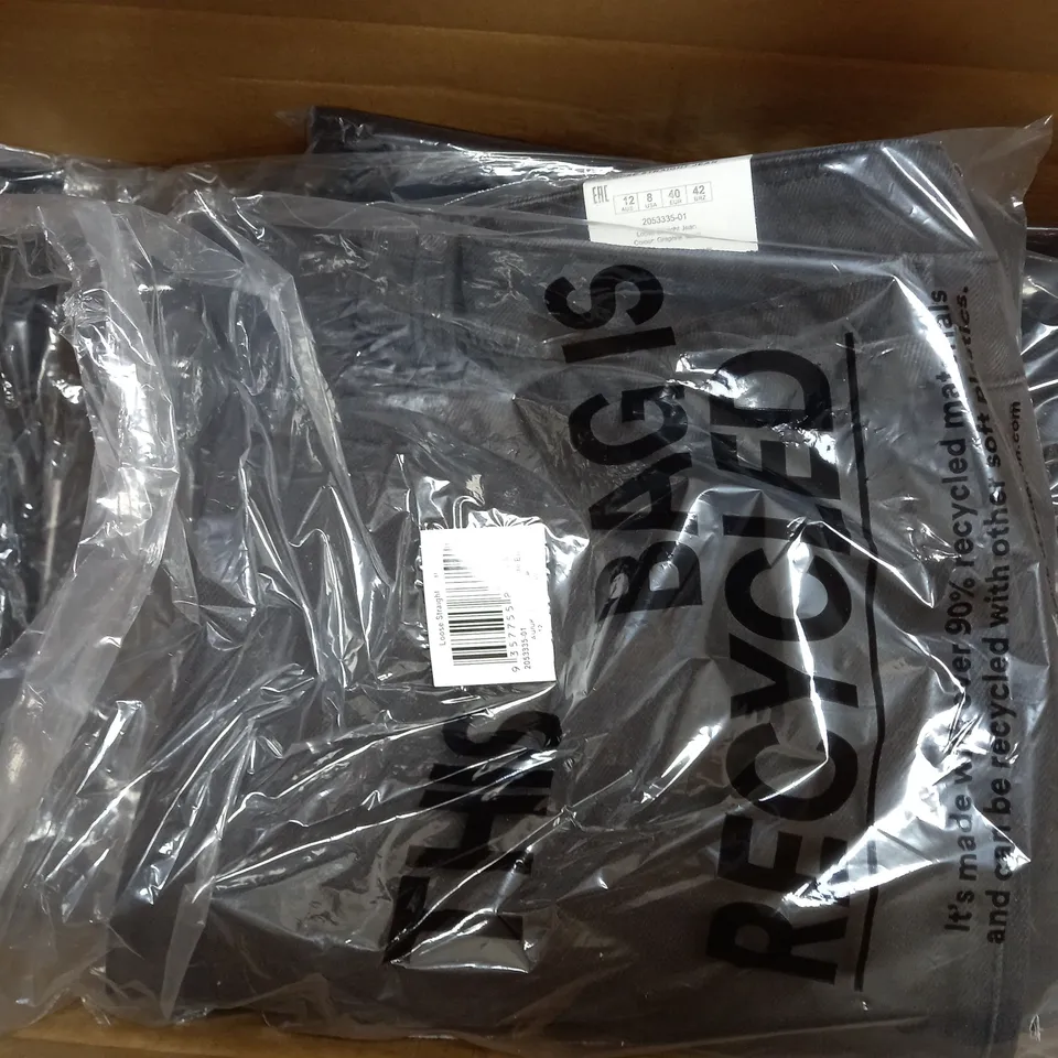 APPROXIMATELY 50 PAIRS OF LOOSE STRAIGHT JEANS IN GRAPHITE BLACK IN VARIOUS SIZES - COLLECTION ONLY