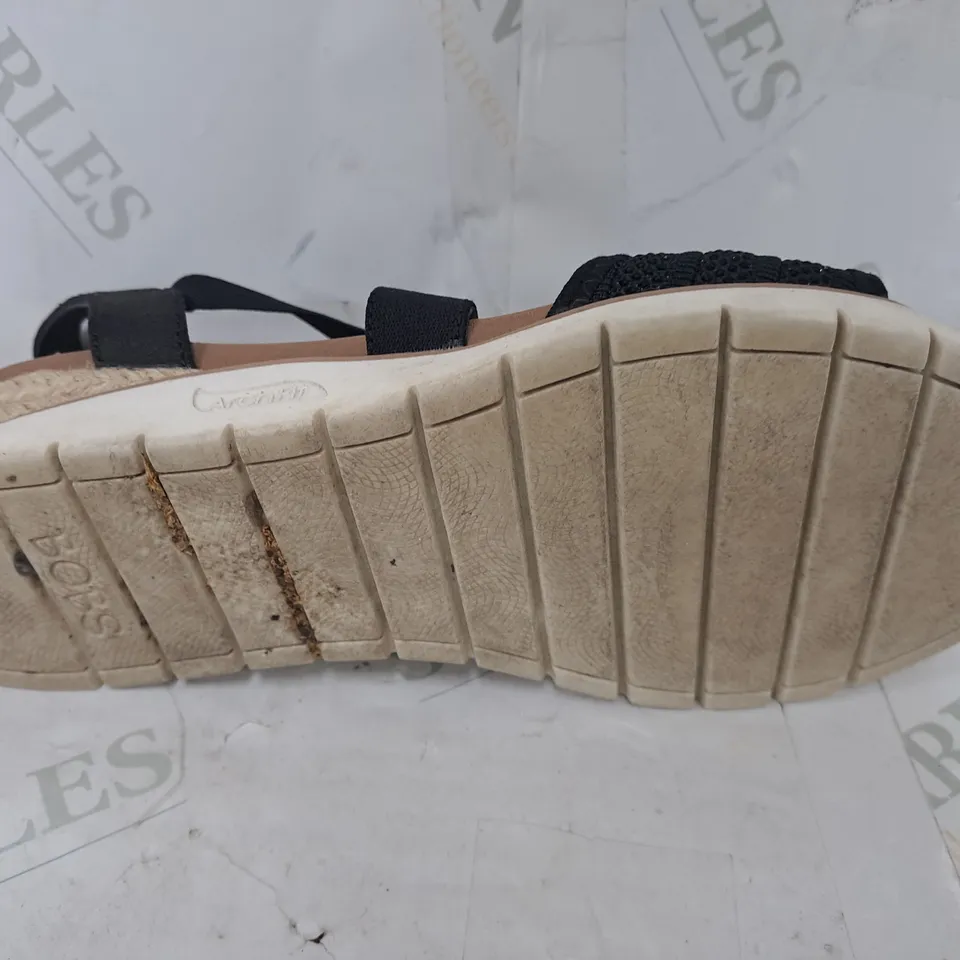SKETCHERS ARCH FIT BLACK SANDALS SIZE 3