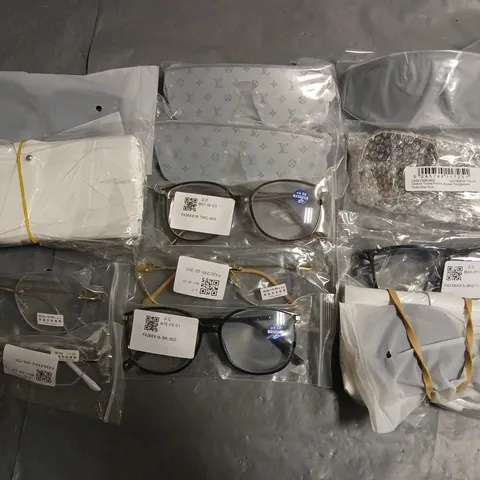 LOT OF APPROXIMATELY 25 ASSORTED PAIRS OF GLASSES 