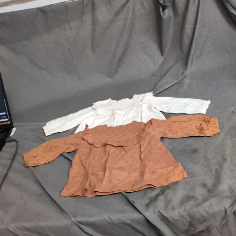 LA REDOUTE COLLECTIONS BABY TOPS – WHITE & TERRACOTTA EYELET (12M) SET OF 2