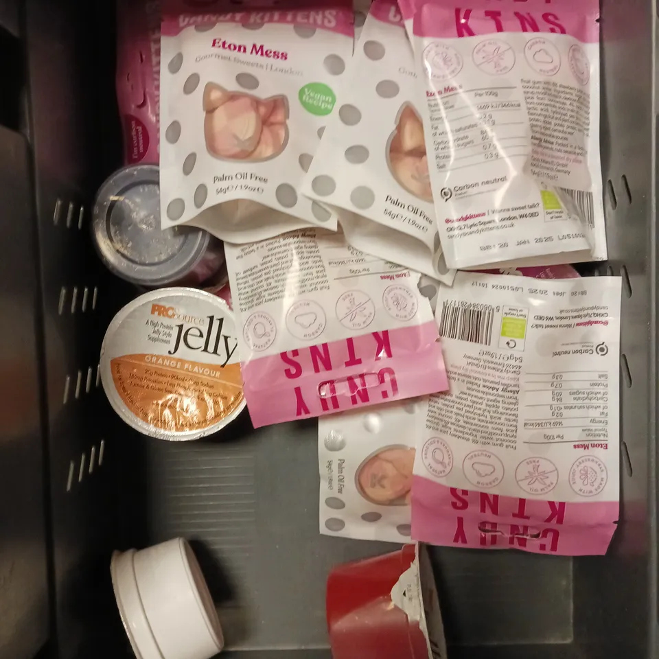 APPROXIMATELY 15 ASSORTED FOOD/DRINK PRODUCTS TO INCLUDE HUEL MEAL DRINK, CANDY KITTENS SWEETS, PACT COFFEE ETC