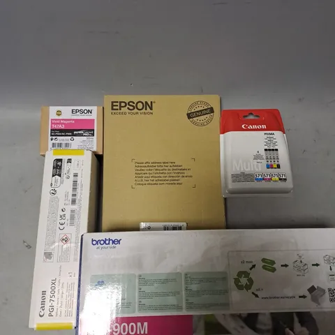 BOX OF APPOXIMATELY 15 ASSORTED ITEMS TO INCLUDE - CANON PIXMA MULTIPACK , BROTHER TN-900M , EPSON VIVD MAGENTA T47A3 ETC