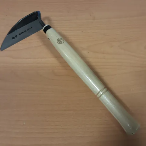 RIGHT HANDED WEEDING HOME WITH WOODEN HANDLE 