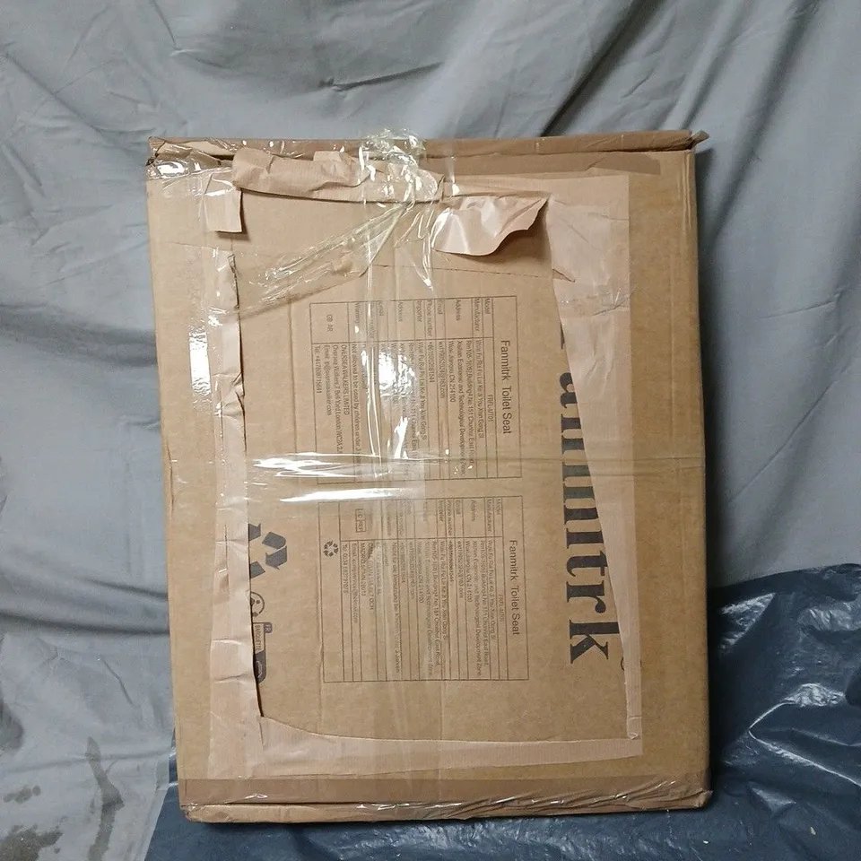 FANMITRK WHITE TOILET SEAT BOXED