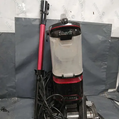 SHARK LIFT AWAY URIGHT VACUUM CLEANER