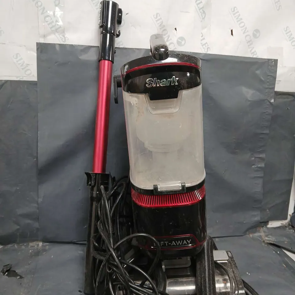 SHARK LIFT AWAY URIGHT VACUUM CLEANER RRP £269