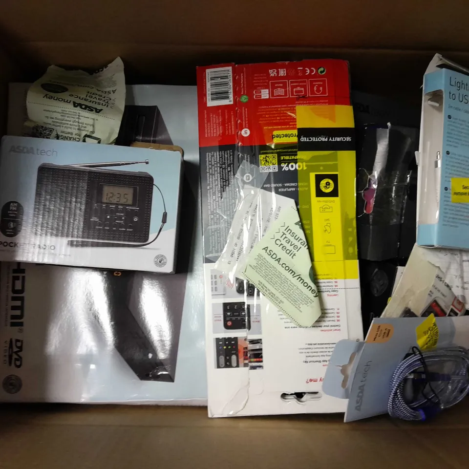 APPROXIMATELY 15 ASSORTED ELECTRICAL ITEMS TO INCLUDE CHARGERS, MIXX 0X1 HEADPHONES, DVD PLAYER, ETC