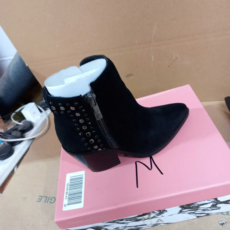 MODA STYLE BLACK BOOTS SIZE M 